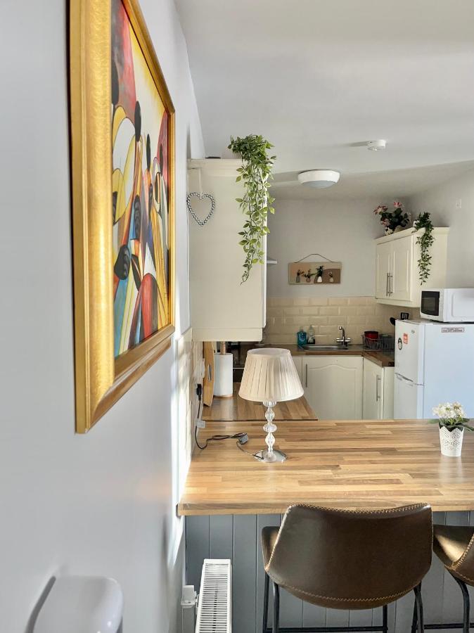 Trinity Apartments Four 1-Bedroom Apts Waterford City Centre المظهر الخارجي الصورة