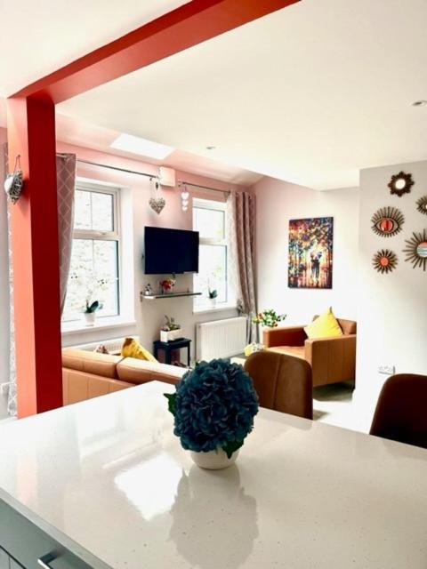 Trinity Apartments Four 1-Bedroom Apts Waterford City Centre المظهر الخارجي الصورة