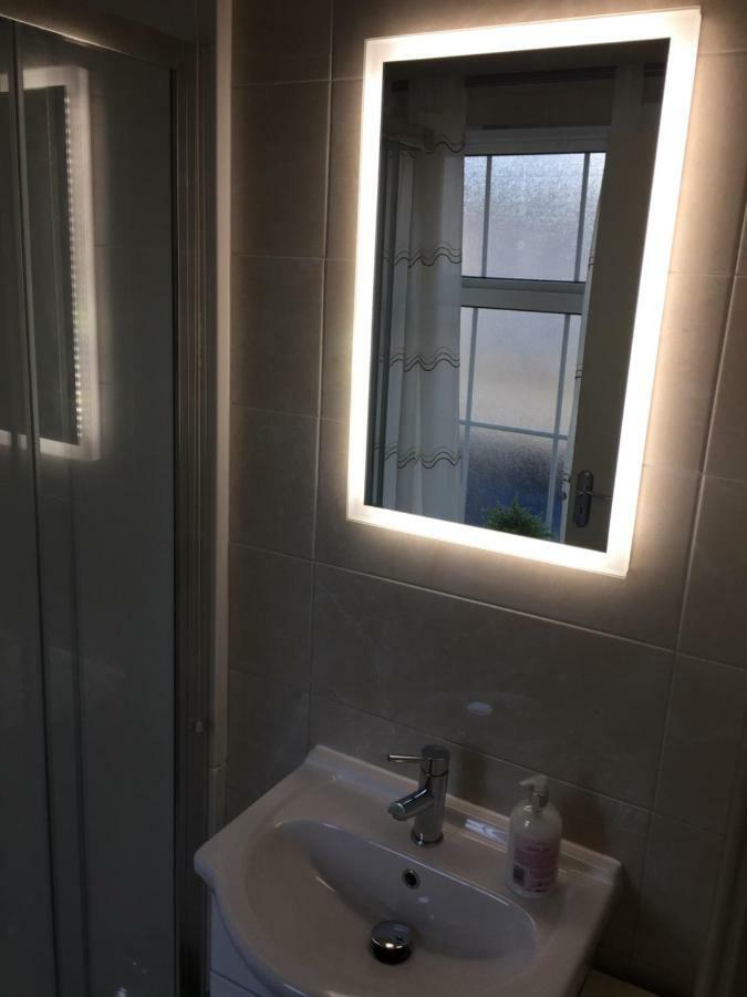 Trinity Apartments Four 1-Bedroom Apts Waterford City Centre المظهر الخارجي الصورة